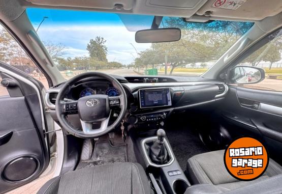 Camionetas - Toyota HILUX 4X2 SRV 2.8 2017 Diesel - En Venta