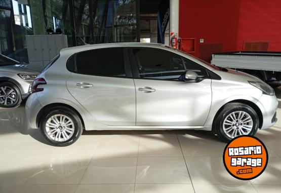 Autos - Peugeot 208 Allure 2018 Nafta 75000Km - En Venta