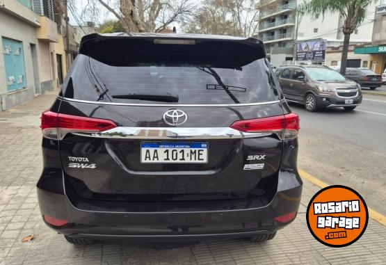 Camionetas - Toyota Sw4 2.8 Srx 7 asientos 2016 Diesel 200000Km - En Venta