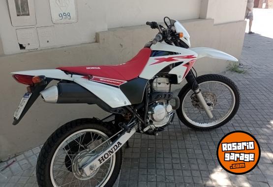 Motos - Honda Xr tornado 250 2017 Nafta 28700Km - En Venta