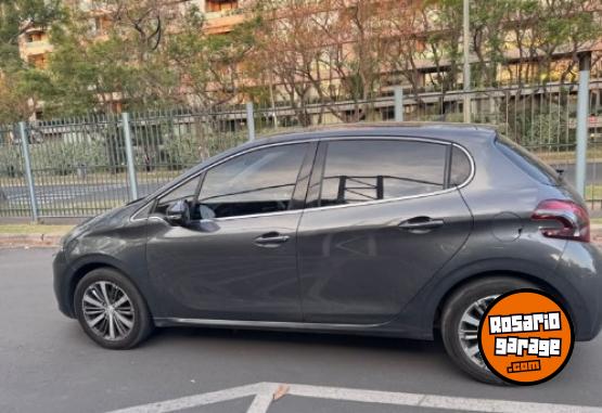 Autos - Peugeot 208 FELINE 2018 Nafta 105000Km - En Venta