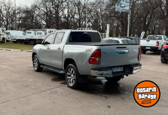 Camionetas - Toyota Hilux SRX 2018 Diesel 152000Km - En Venta
