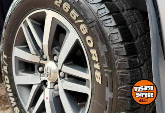 Camionetas - Toyota Hilux SRX 2018 Diesel 152000Km - En Venta