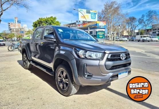 Camionetas - Toyota Hilux SR AT 4X4 2025 Diesel 27500Km - En Venta