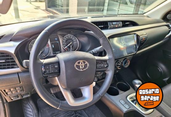 Camionetas - Toyota Hilux SR AT 4X4 2025 Diesel 27500Km - En Venta