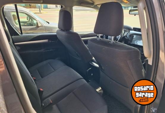 Camionetas - Toyota Hilux SR AT 4X4 2025 Diesel 27500Km - En Venta