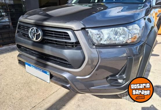 Camionetas - Toyota Hilux SR AT 4X4 2025 Diesel 27500Km - En Venta