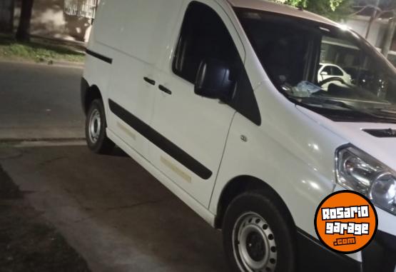 Utilitarios - Peugeot Expert 2015 Diesel 105000Km - En Venta