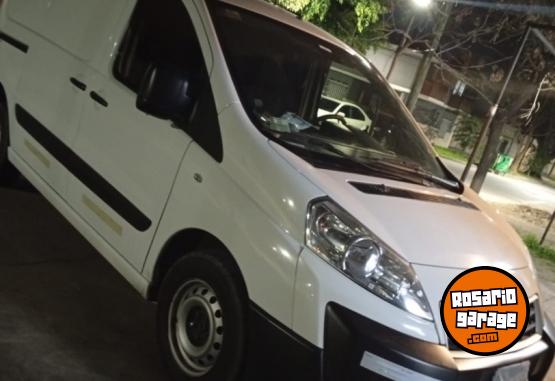 Utilitarios - Peugeot Expert 2015 Diesel 105000Km - En Venta