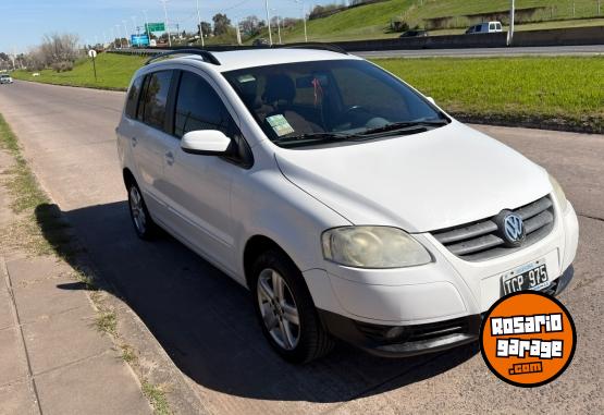 Autos - Volkswagen Suran 1.6 Highline 2009 Nafta 216000Km - En Venta