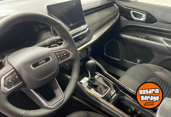 Camionetas - Jeep Commander 2025 Nafta 7000Km - En Venta