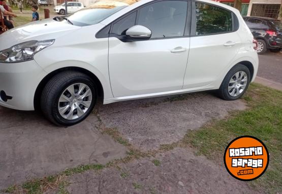 Autos - Peugeot 208 2014 Nafta 82000Km - En Venta