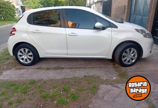 Autos - Peugeot 208 2014 Nafta 82000Km - En Venta