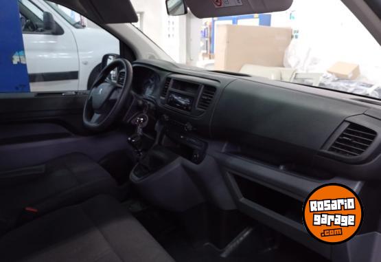 Utilitarios - Peugeot Expert 2022 Diesel 40000Km - En Venta