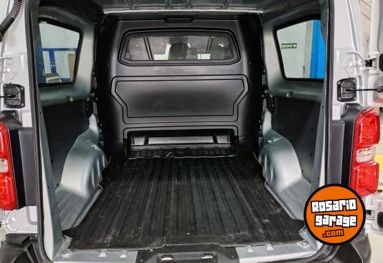 Utilitarios - Peugeot Expert 2022 Diesel 40000Km - En Venta