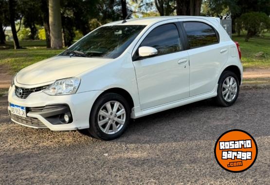 Autos - Toyota ETIOS XLS MANUAL 2017 Nafta 98000Km - En Venta