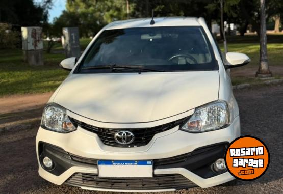 Autos - Toyota ETIOS XLS MANUAL 2017 Nafta 98000Km - En Venta