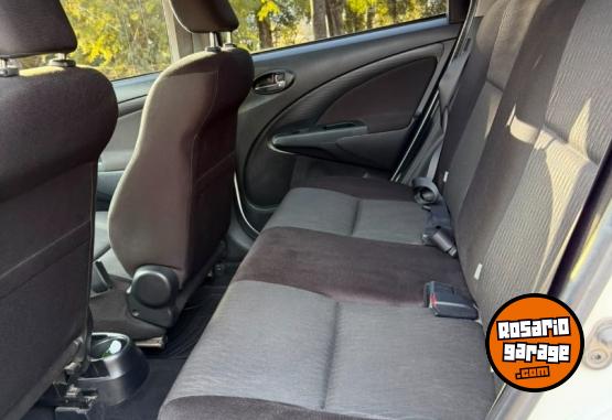 Autos - Toyota ETIOS XLS MANUAL 2017 Nafta 98000Km - En Venta