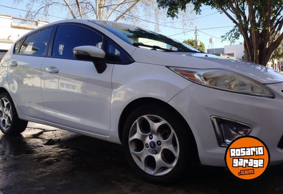 Autos - Ford Fiesta Kinectic Titanium 2011 Nafta 147500Km - En Venta