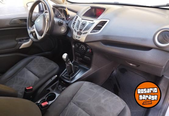 Autos - Ford Fiesta Kinectic Titanium 2011 Nafta 147500Km - En Venta