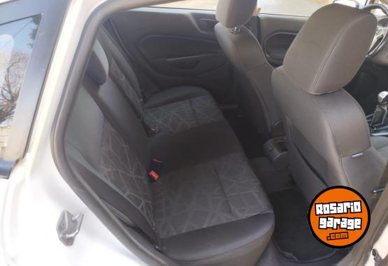 Autos - Ford Fiesta Kinectic Titanium 2011 Nafta 147500Km - En Venta