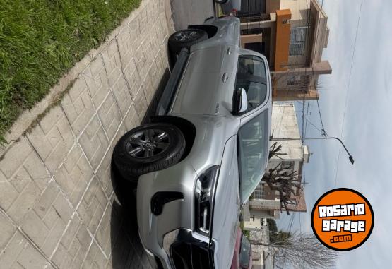 Camionetas - Toyota Hilux 2022 Diesel 35000Km - En Venta