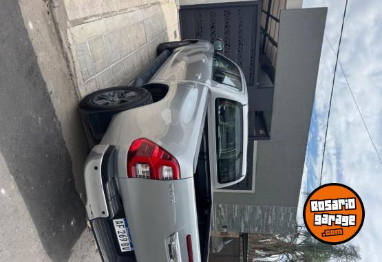 Camionetas - Toyota Hilux 2022 Diesel 35000Km - En Venta