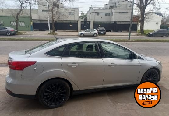 Autos - Ford FOCUS III TITANIUM 2.0 2016 Nafta 140000Km - En Venta