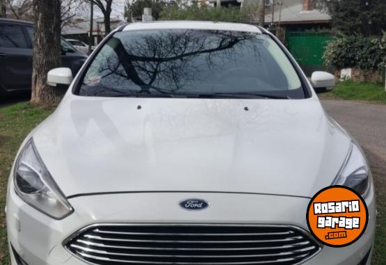 Autos - Ford FOCUS 2015 Nafta 75900Km - En Venta