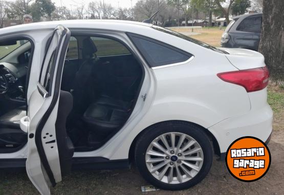 Autos - Ford FOCUS 2015 Nafta 75900Km - En Venta