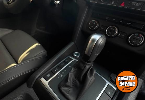 Autos - Volkswagen Amarok Highline 2.0 4x2 A 2024 Diesel 19000Km - En Venta