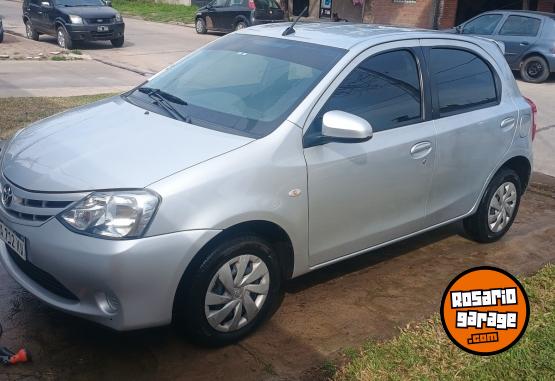 Autos - Toyota Etios xs 2016 Nafta 57200Km - En Venta