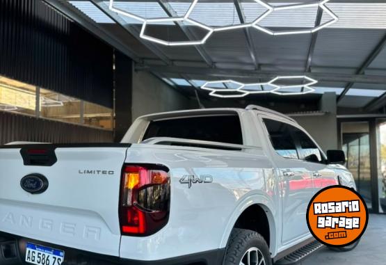 Camionetas - Ford RANGER LIMITED V6 2024 Diesel 65000Km - En Venta