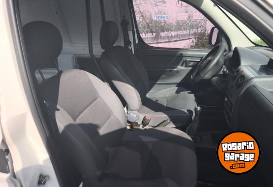 Utilitarios - Peugeot Partner 2017 Diesel 270000Km - En Venta