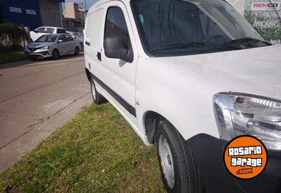 Utilitarios - Peugeot Partner 2017 Diesel 270000Km - En Venta