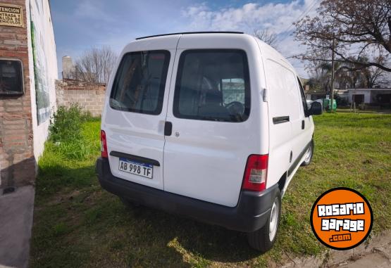 Utilitarios - Peugeot Partner 2017 Diesel 270000Km - En Venta