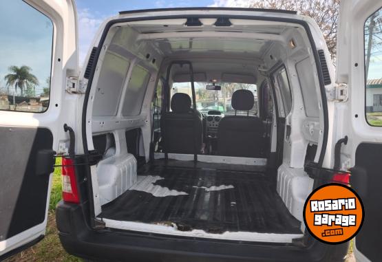 Utilitarios - Peugeot Partner 2017 Diesel 270000Km - En Venta