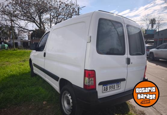 Utilitarios - Peugeot Partner 2017 Diesel 270000Km - En Venta