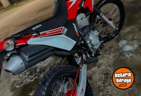 Motos - Honda Tornado 2023 Nafta 28000Km - En Venta