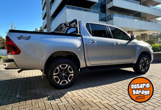 Camionetas - Toyota Hilux 4x4 SRX MT 2022 Diesel 47000Km - En Venta