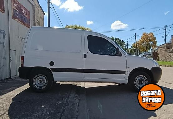 Utilitarios - Peugeot Partner kangoo Fiorino 2010 Nafta 270Km - En Venta