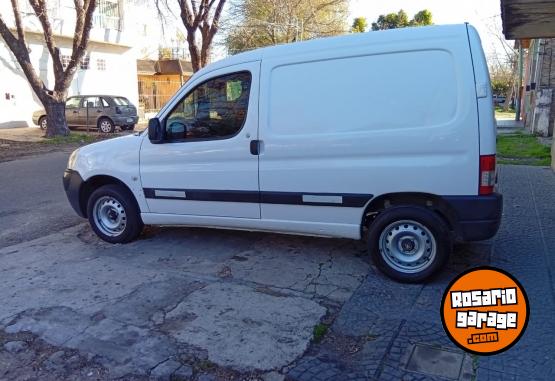 Utilitarios - Peugeot Partner 2012 Diesel 300000Km - En Venta