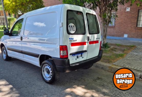 Utilitarios - Peugeot Partner 1ra mano permuto 2021 Diesel 126000Km - En Venta