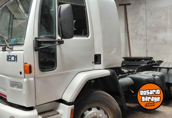 Camiones y Gr�as - Se escuchan ofertas y permutas. - En Venta