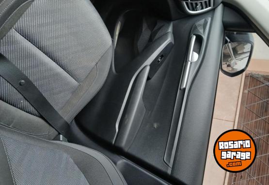 Autos - Kia Seltos 2023 Nafta 27000Km - En Venta
