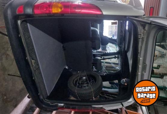 Utilitarios - Renault Kangoo 2015 GNC 175000Km - En Venta