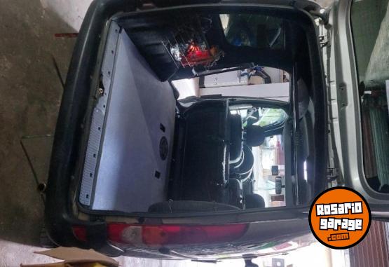 Utilitarios - Renault Kangoo 2015 GNC 175000Km - En Venta