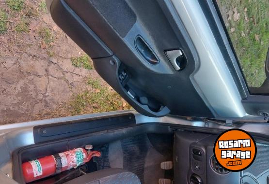 Utilitarios - Renault Kangoo 2015 GNC 175000Km - En Venta