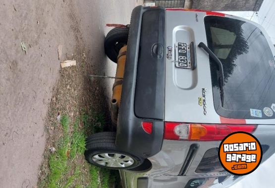 Utilitarios - Renault Kangoo 2015 GNC 175000Km - En Venta