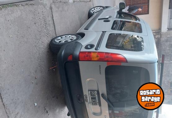 Utilitarios - Renault Kangoo 2015 GNC 175000Km - En Venta